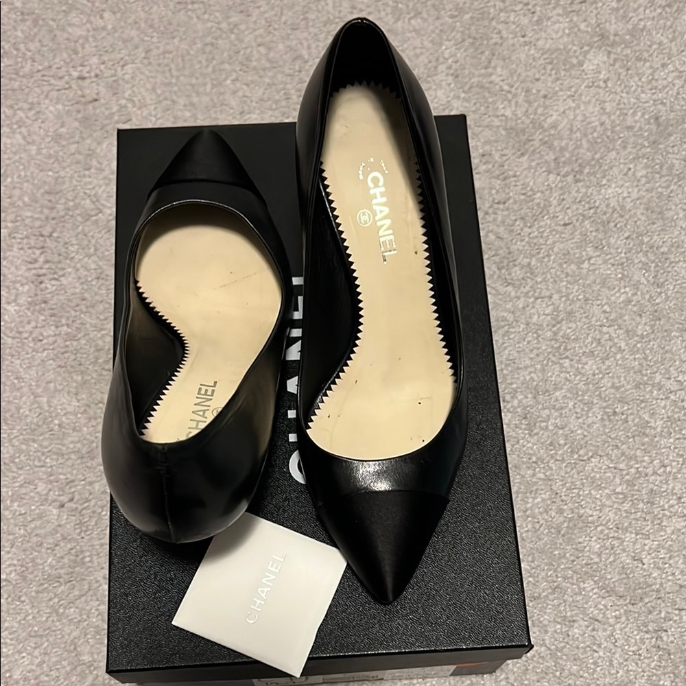 Serious buyers only! CHANEL Black kitten heel Timeless Elegance